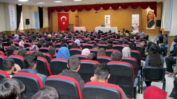 "Kariyer Günleri" Selahattini Eyyubi Anadolu Lisesinde Öğrencilerle Buluştu